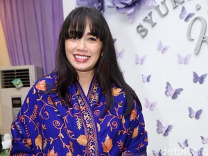 Dibully karena Sering Selfie Bareng Si Bungsu, Ussy Sulistiawaty Cuek