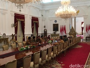 Pertemuan Jokowi dan Pimpinan MPR Singgung Sikap Saling Lapor