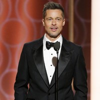Selebriti pria lainnya yang dinilai tampan adalah Brad Pitt. Aktor 53 tahun itu memang masih terlihat ganteng meski usianya sudah kepala lima.  Foto: Paul Drinkwater/NBCUniversal via Getty Images