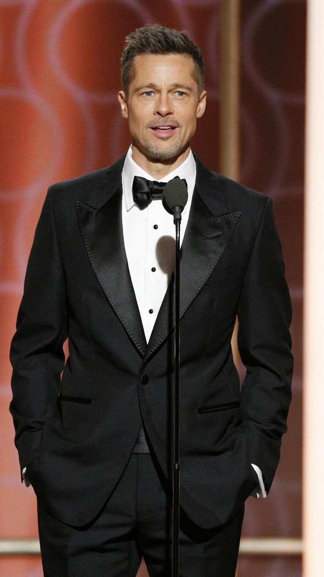 Selebriti pria lainnya yang dinilai tampan adalah Brad Pitt. Aktor 53 tahun itu memang masih terlihat ganteng meski usianya sudah kepala lima.  Foto: Paul Drinkwater/NBCUniversal via Getty Images