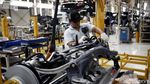 Melihat Produksi Mercy E-Class Buatan Indonesia