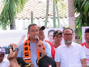 Temani Anies Blusukan di Kebon Jeruk, Bambang Widjojanto Berpantun