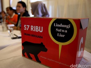 Warga Serahkan Beruang Madu Secara Sukarela ke BBKSDA Riau