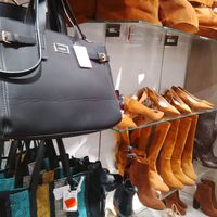 Mango Diskon Hingga 50%, Kaus Mulai dari Rp 150 Ribu