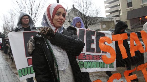 Ratusan Wanita AS Pakai Jilbab Demi Protes ke Donald Trump