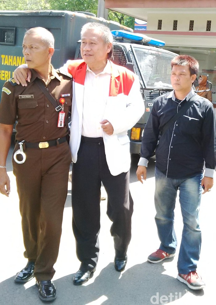 Ini Wujud Sepatu Deddy Sugarda yang Dilempar ke Jaksa Taufik