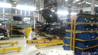 President & CEO Mercedes-Benz Distribution Indonesia, Roelof Lamberts mengatakan, E-Class anyar ini merupakan model penerus dari W 212, yang merupakan salah satu E-Class terlaris di pasar Indonesia.