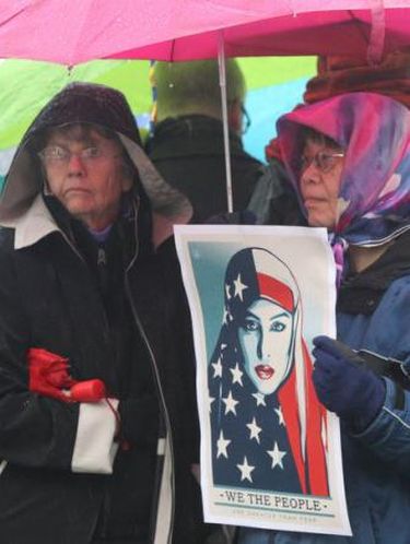 Ratusan Wanita AS Pakai Jilbab Demi Protes ke Donald Trump