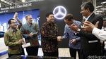 Melihat Produksi Mercy E-Class Buatan Indonesia