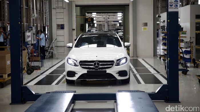 Pabrik Mercedes-Benz di Wanaherang, Bogor, mulai memproduksi sedan E-Class dengan dua varian, E 250 AVANTGRADE line, dan E 300 AMG Line.