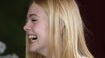 Elle Fanning Happy Banget Sih!