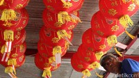 Lilin menjadi pemandangan wajib saat Imlek.