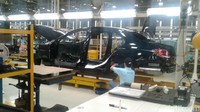 Sedan Mercedes-Benz E-Class dengan dua varian, E 250 AVANTGRADE line, dan E 300 AMG Line di produksi di Bogor.
