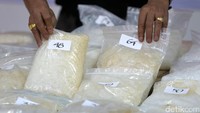 Narkoba yang amankan yakni 106,3 kilogram sabu, 560 butir H5, dan 202.935 butir ekstasi. Pengungkapan ini dilakukan di dua tempat berbeda yakni Green Sedayu Biz Park, Cakung dan Ruko Bandengan Utara, Jakarta Utara.
