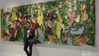 Galeri Pearl Lam di Gillman Barracks memajang karya-karya pra produksi dari Zhu Jinshi. Foto: Tia Agnes/detiHOT