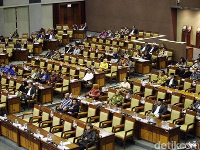 Rapat Paripurna DPR Bahas UU MD3 dan UU ASN