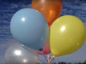 Gara-gara Balon, Wanita Ini Kolaps Saat Nonton Konser Adele