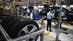 Melihat Produksi Mercy E-Class Buatan Indonesia
