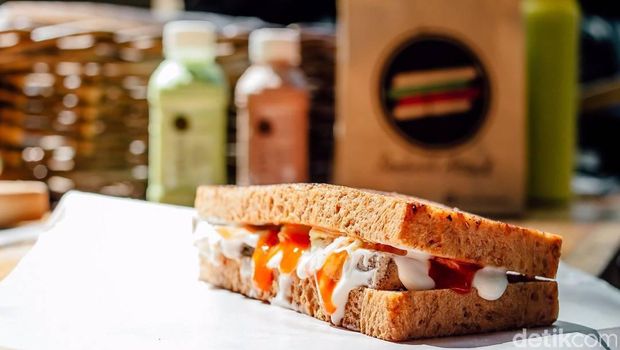 Ogah Kerja Kantor, 4 Pria Ini Jualan Sandwich Beromzet 50 Juta/Bulan