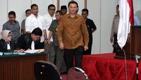 Terdakwa perkara dugaan penistaan agama Basuki Tjahaja Purnama (Ahok) tiba di Auditorium Kementerian Pertanian, Pasar Minggu, Jakarta Selatan untuk menjalani sidang. Pool/Faizalfanani.