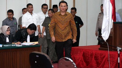 Ahok Jalani Sidang Ke-7