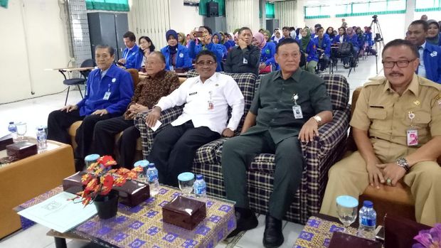Sumarsono mengajak mahasiswa melestarikan budaya Betawi.