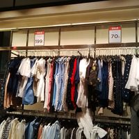 Mango Diskon Hingga 50%, Kaus Mulai dari Rp 150 Ribu