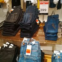 Mango Diskon Hingga 50%, Kaus Mulai dari Rp 150 Ribu