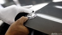 Model anyar dari keluarga E-Class yang dirakit secara CKD akan tersedia di showroom Mercedes-Benz seluruh Indonesia mulai semester ke 2 2017.