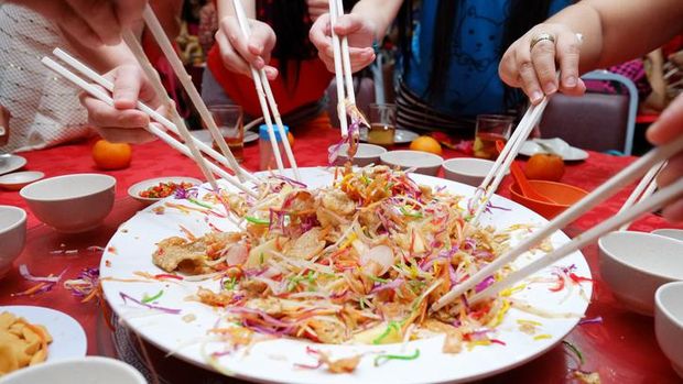 Yu Sheng Spring Toss also known by Yee Sang Prosperity Toss is a Chinese New Year Dish. It's celebrated as a wish of prosperity and luck for that year.