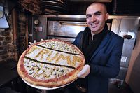 Pemilik Restoran Ini Jual Pizza Trump Rp 66 Juta Untuk Amal