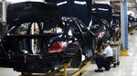 Melihat Produksi Mercy E-Class Buatan Indonesia