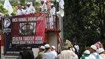 Massa Pendukung dan Anti Ahok Ramaikan Sidang