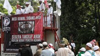 Massa anti Ahok berasal dari FPI, Parmusi dan sejumlah ormas lainnya.
