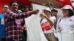 Djarot Bersih-bersih Bareng Gadis Ahok