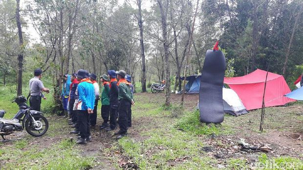 Polisi pasang garis polisi di lokasi diksar maut Mapala UII