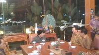 Ahok-Djarot saat bertemu Habibie, Rabu (25/1).