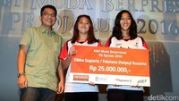 Ribka Sugiarto dan Febriana Dwipuji Kusuma yang berhasil menjadi juara ganda putra taruna putri menerima bonus senilai Rp 20 juta.