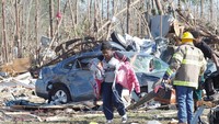 Kehancuran akibat tornado di Adel, Georgia, AS. REUTERS/Tami Chappell.