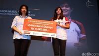 Ghaida Nurul Ghaniyu yang menjadi juara tunggal taruna putri diguyur bonus senilai Rp 15 juta.