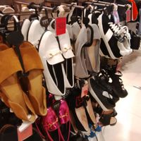 Topshop <i>Sale</i> Sampai 70%, <i>T-shirt</i> Mulai dari Rp 100 Ribu