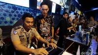 Pesatnya teknologi informasi membuat polri semakin meningkatkan diri memberikan pelayanan berbasis teknologi.