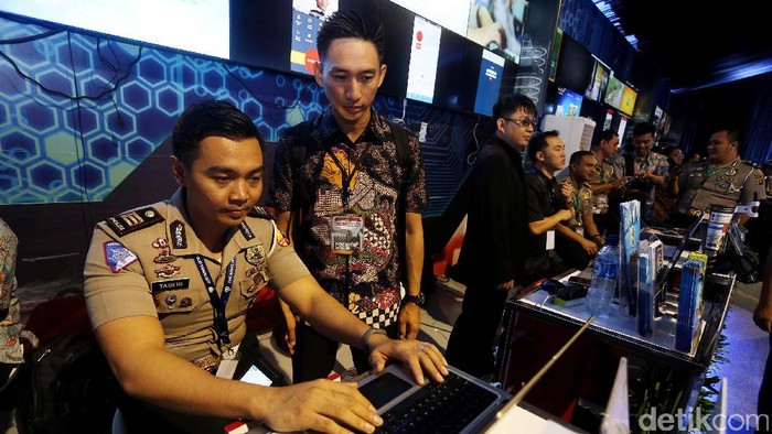 Pada Rapim Polri yang digelar di STIK dan PTIK, polri juga menggelar Pameran Pelayanan Publik Berbasis Teknologi dan Informasi.
