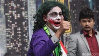 Lucunya Andhika saat menghibur penonton. Pool/Ismail/detikFoto.