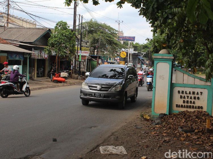 Ada Jalan Mercedes-Benz di Wanaherang, Bogor