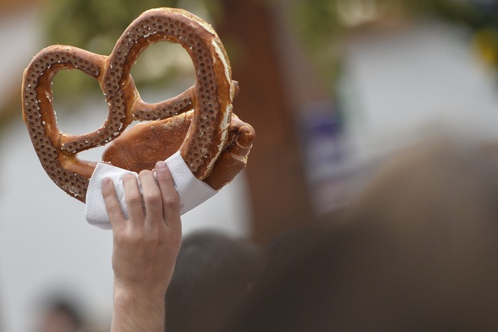 MUNICH, GERMANY - SEPTEMBER 19: A vendor holds a pretzel at the Hofbraeu tent on the opening day of the 2015 Oktoberfest on September 19, 2015 in Munich, Germany. The 182nd Oktoberfest will be open to the public from September 19 through October 4 and will draw millions of visitors from across the globe in the worlds largest beer fest. (Photo by Philipp Guelland/Getty Images)