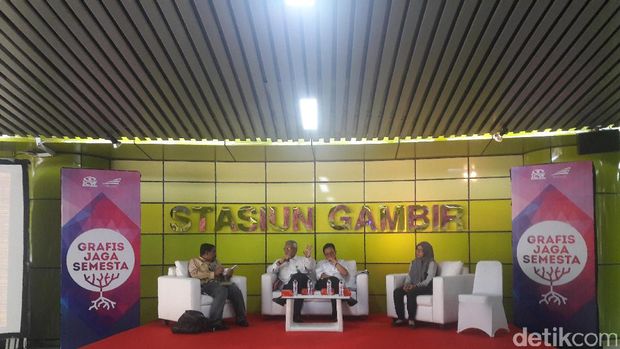 Diskusi korupsi di Stasiun Gambir