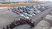 Di AS model terlaris adalah model S yang menjadi penyumbang tertinggi penjualan mobil listrik, sementara di China dari 600.000 mobil listrik yang terjual di sana, Tesla hanya mendapat porsi yang kecil.