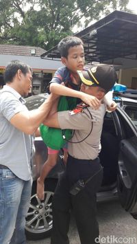 Wakapolsek Selamatkan Anak yang Dipukuli Ibunya di Menteng