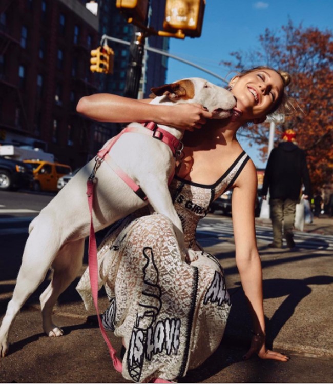 Putri Olympia punya ketertarikan kuat dengan dunia mode. Di sela-sela waktu senggangnya, Olympia pun menjadi model catwalk dan pemotretan. Foto: Dok. Instagram/Olympia Greece